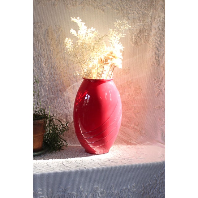 Red Art Deco vase - red vase - 80s vase - extra large vase - red glass - Art Deco Revival - lipstick red - vase gift - retro gift - Post Modern For Sale - Image 8 of 10