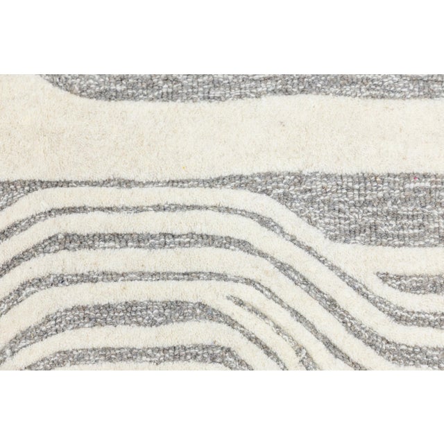Modern Organic Wave Hand-Tufted Wool Rug – Neutral Ivory & Grey Abstract 8x10 For Sale - Image 4 of 10