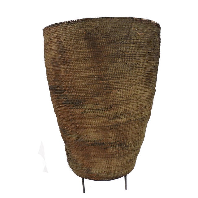 African Early 20th Century Tutsi Tight Weave Basket Rwanda For Sale - Image 3 of 6