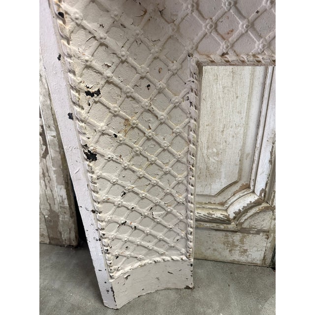 Louis xvi style cast iron hearth or fireback, 19th century. Good condition (repainted white). external dimensions: h 84 x...