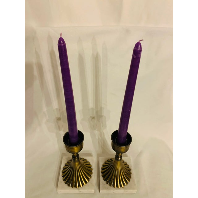 Mid 20th Century Hollywood Regency White Marble and Brass Candlesticks - Set of 2 For Sale - Image 4 of 13