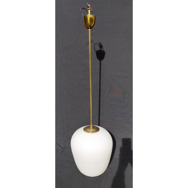 Pendant Light in Glass and Brass by Gino Sarfatti for Arteluce, 1956 For Sale - Image 3 of 11