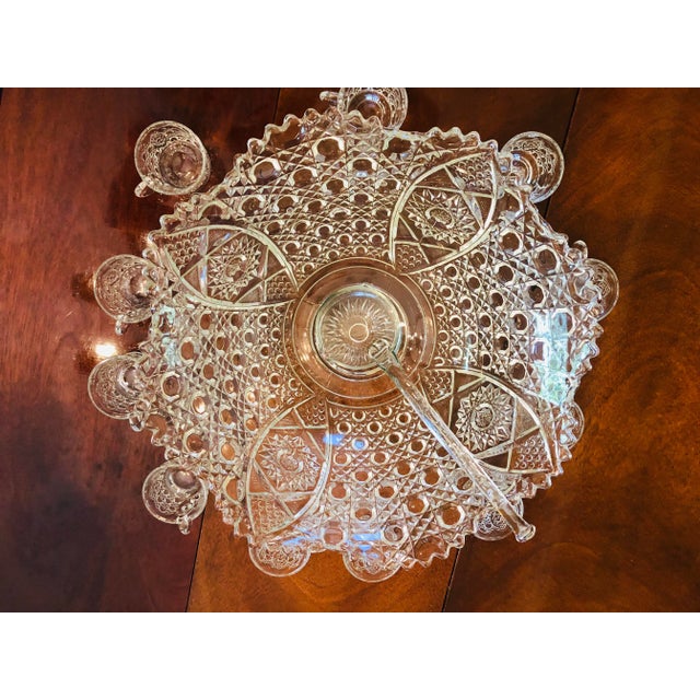 Early 20th Century Vintage l.e. Smith Glass Button and Daisy 13 Piece Punch Bowl Set For Sale - Image 5 of 6