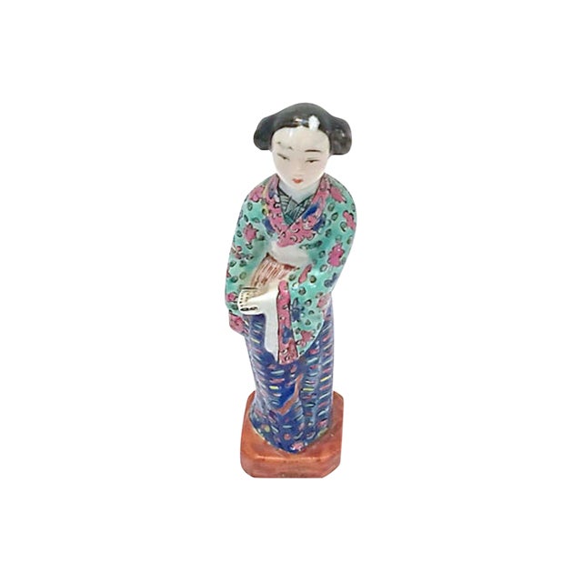20th Century Chinese Porcelain Woman Figurine For Sale