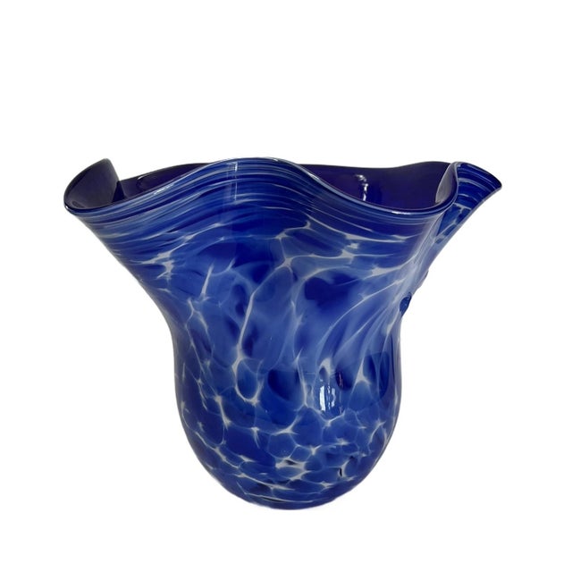 The attractive free form hand blown art glass vase is in the handkerchief design, after the Murano glassworks from Venice,...