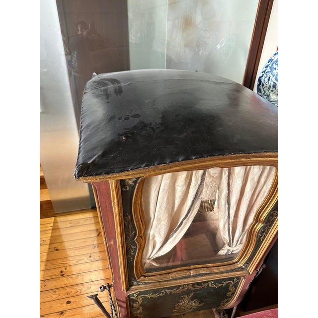 18th Century Portuguese Sedan Chair For Sale - Image 12 of 18