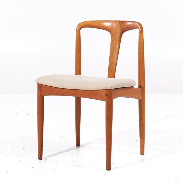 Johannes Andersen for Uldum Mobelfabrik Mid Century Teak Juliane Chairs – Set of 6 For Sale - Image 9 of 11