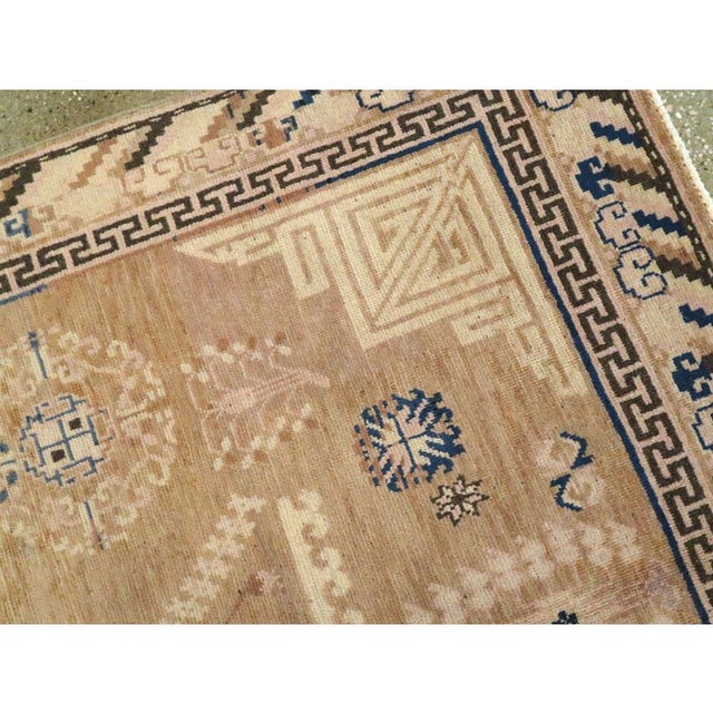 Sand Galerie Shabab Collection Early 20th Century Handmade Khotan 5' X 9' Light Brown Gallery Rug For Sale - Image 8 of 9