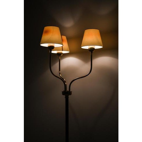 Black Floor Lamp in Brass and Lacquer from Josef Frank, 1950s For Sale - Image 8 of 10