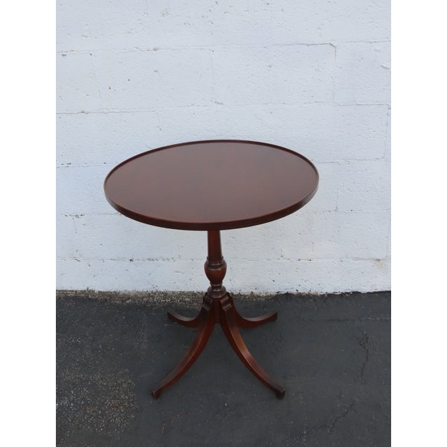Traditional Imperial Furniture Company of Grand Rapids Mahogany Round Side End Table 6908 For Sale - Image 3 of 11