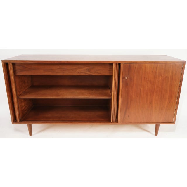 Wood 1950s Milo Baughman Walnut Credenza by Glenn of California For Sale - Image 7 of 12