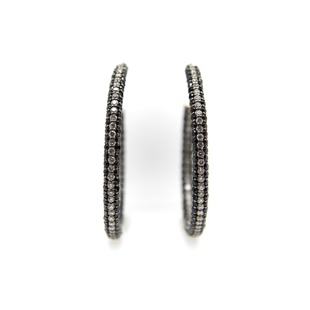 Modern 1990s 18k White Gold Black and White Diamond Hoop Earrings - 2 Pieces For Sale - Image 3 of 6