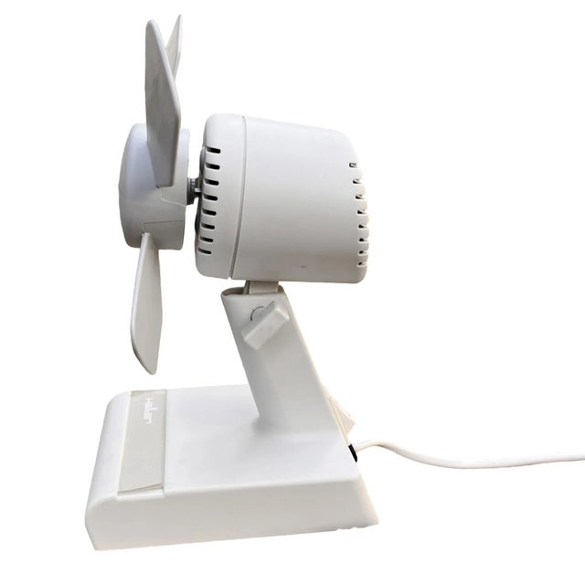 The TV170 table fan was manufactured by Heller in Italy at the end of the 20th century. The fan is made of high-quality...