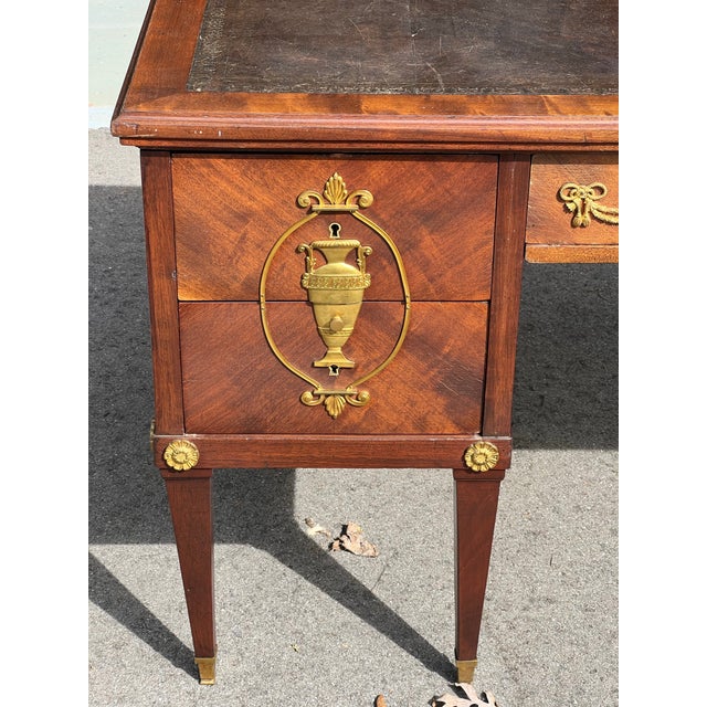 Early 20th Century French Neoclassical Mahogany Leather Top Desk With Ormolu Urn Mounts & Pull-Out Slides For Sale - Image 5 of 12
