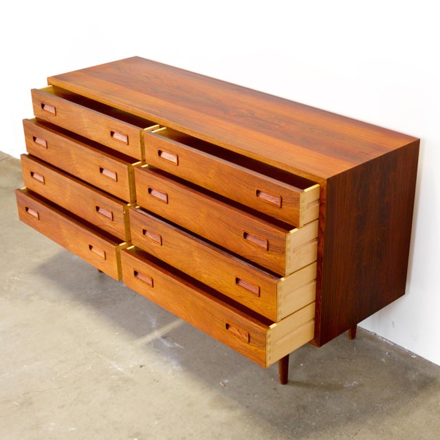 Brown Hundevad & Co. Rosewood Model Hu 40/16 Low Dresser Designed by Carlo Jensen For Sale - Image 8 of 11