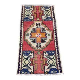 Turkish Yastik Rug 1'7" x 3' For Sale