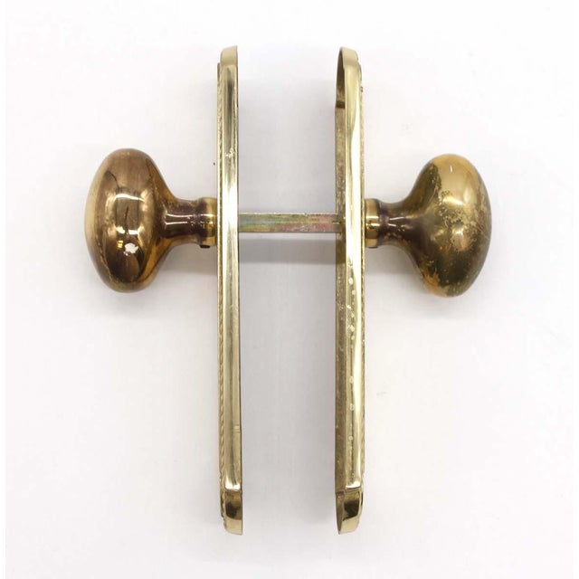 Late 20th Century Traditional Braided Edge Polished Brass Oval Door Knob Passage Set For Sale - Image 4 of 6