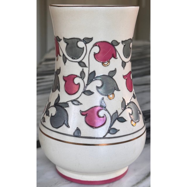Mid 20th Century Charlotte Rhead 1930's Made in England Oyster Pattern Crown Ducal Vase For Sale - Image 5 of 13