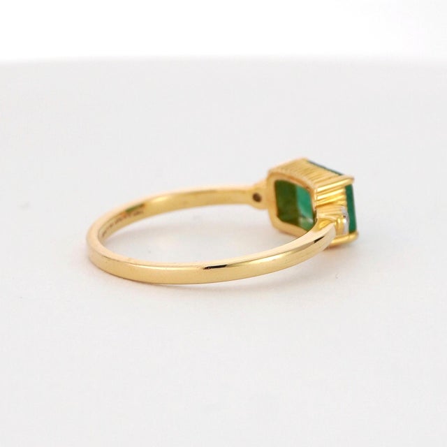 2020s 14k Yellow Gold Ring With 0.85ct Emerald & Diamond Accents For Sale - Image 5 of 10