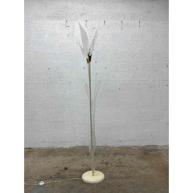 1970s Sculptural Lucite Leaf and Brass Accent Floor Lamp From the 1970s For Sale - Image 5 of 13