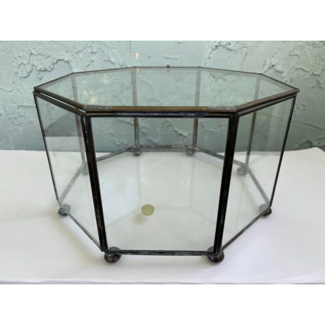 Late 20th Century Vintage Mexican Brass & Glass Octagonal Display Boxes, Set of 2 – Micro Kit Mexico For Sale - Image 5 of 12