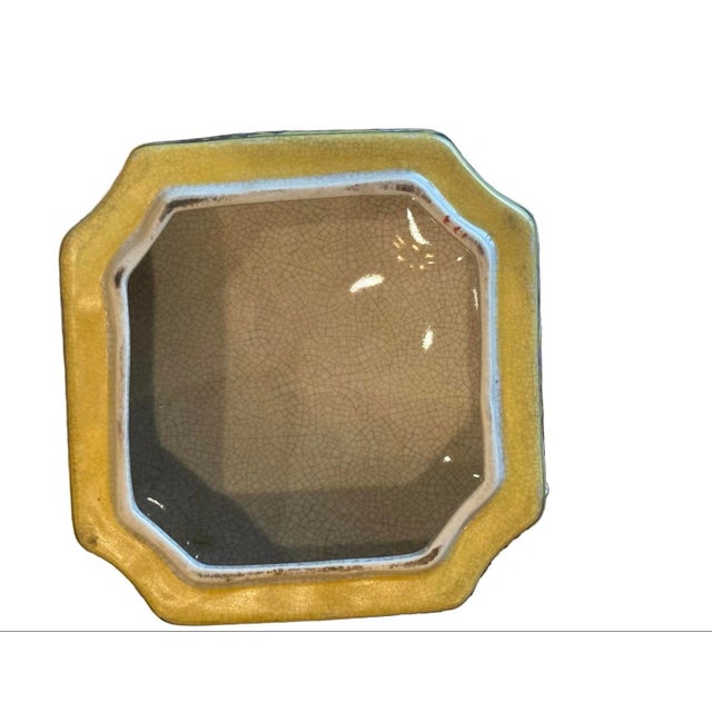 Vintage Wong Lee 1895 Chinoiserie Rococco Yellow & Blue Porcelain Ormolu Bronze Decorative Container For Sale - Image 10 of 12