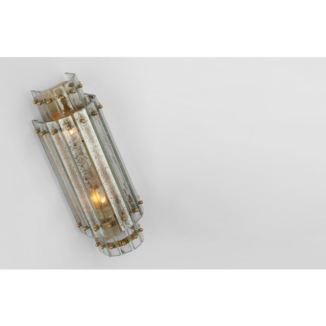 Traditional Carrier & Company for Visual Comfort Signature Cadence Small Tiered Sconce in Hand-Rubbed Antique Brass with Antique Mirror For Sale - Image 3 of 4