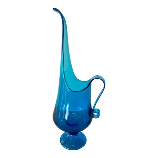 Vintage Mid-Century Modern Blue L. E. Smith Simplicity Swung Glass Footed Pitcher For Sale