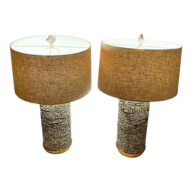 Contemporary Pair of Lamps Circa 2000s Swirled Carved Design in Dark Green Cylindrical Textured Surface With Gold Leaf Base For Sale