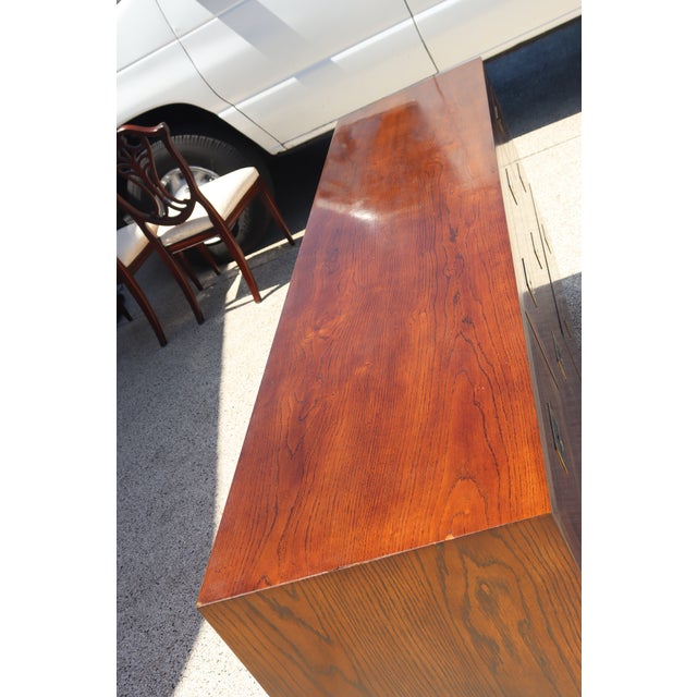1970s Vintage Henredon Queen Size Headboard & Bed Frame – Mid-Century Modern For Sale - Image 5 of 13