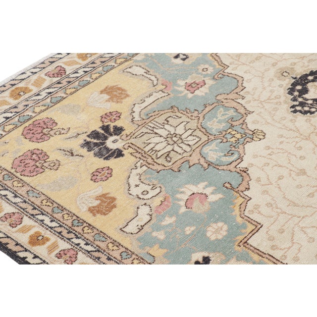 Traditional Vintage Turkish Rug With Polychromatic Floral Medallion, From Rug & Kilim For Sale - Image 3 of 7