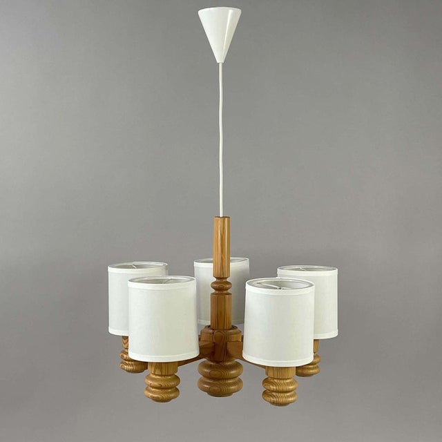 1970s Scandinavian Pine & Fabric 5-Light Chandelier, Sweden, 1970s For Sale - Image 5 of 17