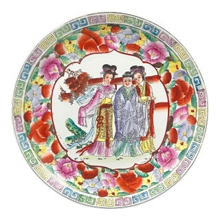 Chinese Art Porcelain Famille Rose Plate With Floral and Court Lady Design For Sale