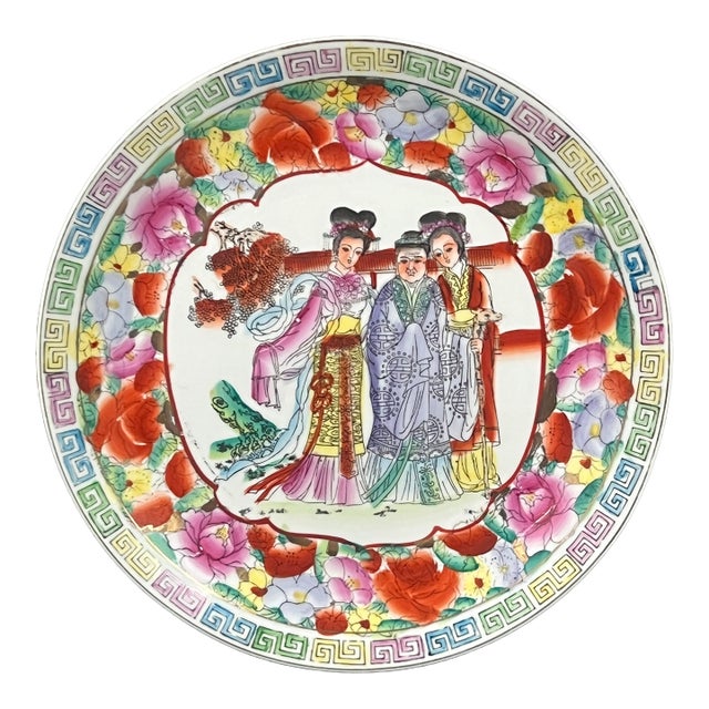 Chinese Art Porcelain Famille Rose Plate With Floral and Court Lady Design For Sale