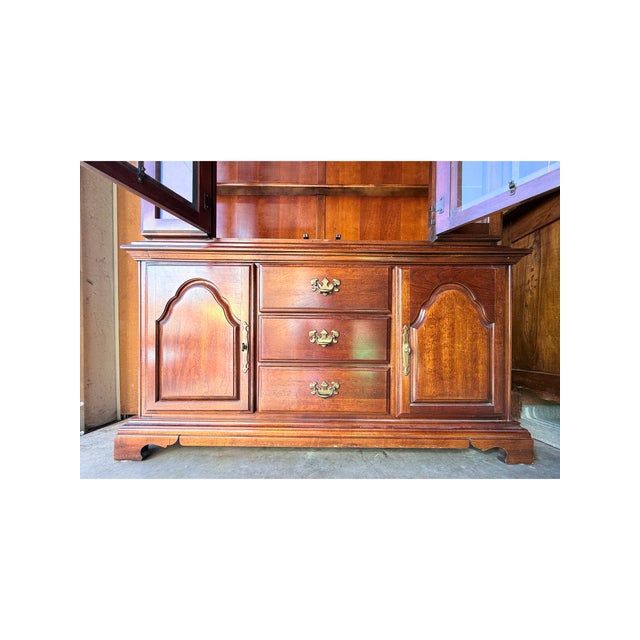 Vintage American Drew Curio Cabinet For Sale - Image 4 of 5