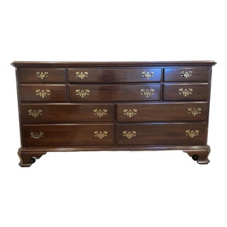 Ethan Allen Geogian Court 10-Drawer Triple Dresser – Made in Usa – Excellent Condition For Sale