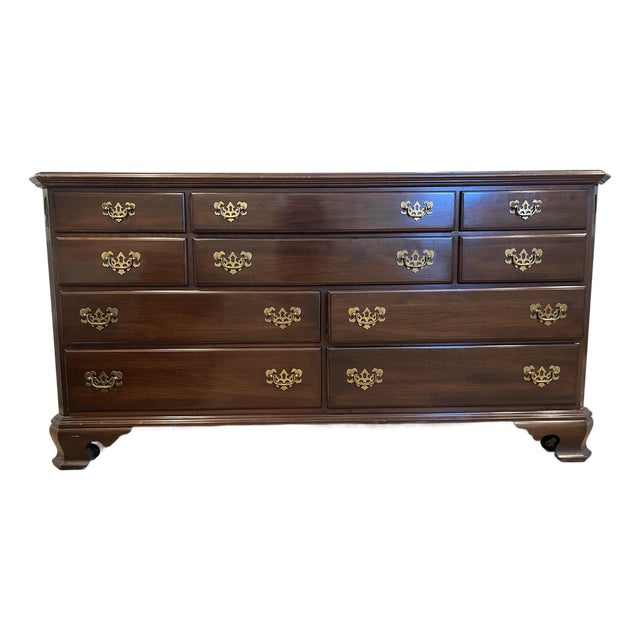 Ethan Allen Geogian Court 10-Drawer Triple Dresser – Made in Usa – Excellent Condition For Sale