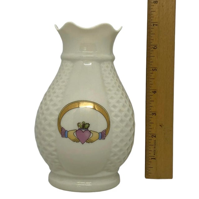 2000 Donegal Parian China Claddagh Ring Vase, Ireland For Sale - Image 11 of 12