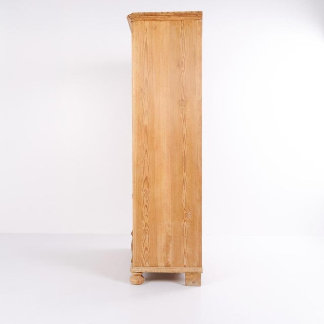 Chamber Cabinet in Pine with Round Legs and Drawers, 1900s For Sale - Image 4 of 18