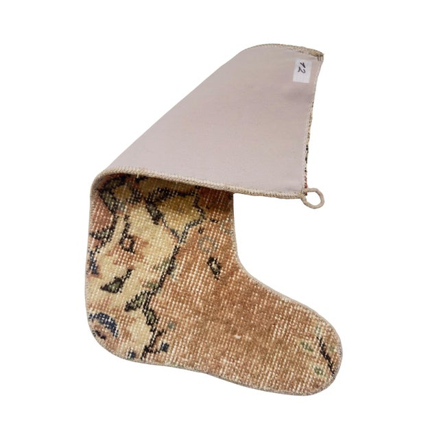 American One of a Kind Vintage Wool Kilim Christmas Stocking – Camel & Rust Vine Pattern, 12.2 X 18.1 in – Boho Turkish Holiday Decor For Sale - Image 3 of 6
