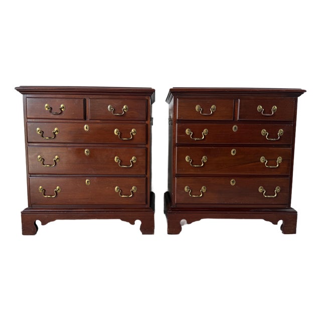 Vintage Link-Taylor Heirloom Solid Mahogany Chippendale Bedside Tables / Nightstands – A Pair For Sale