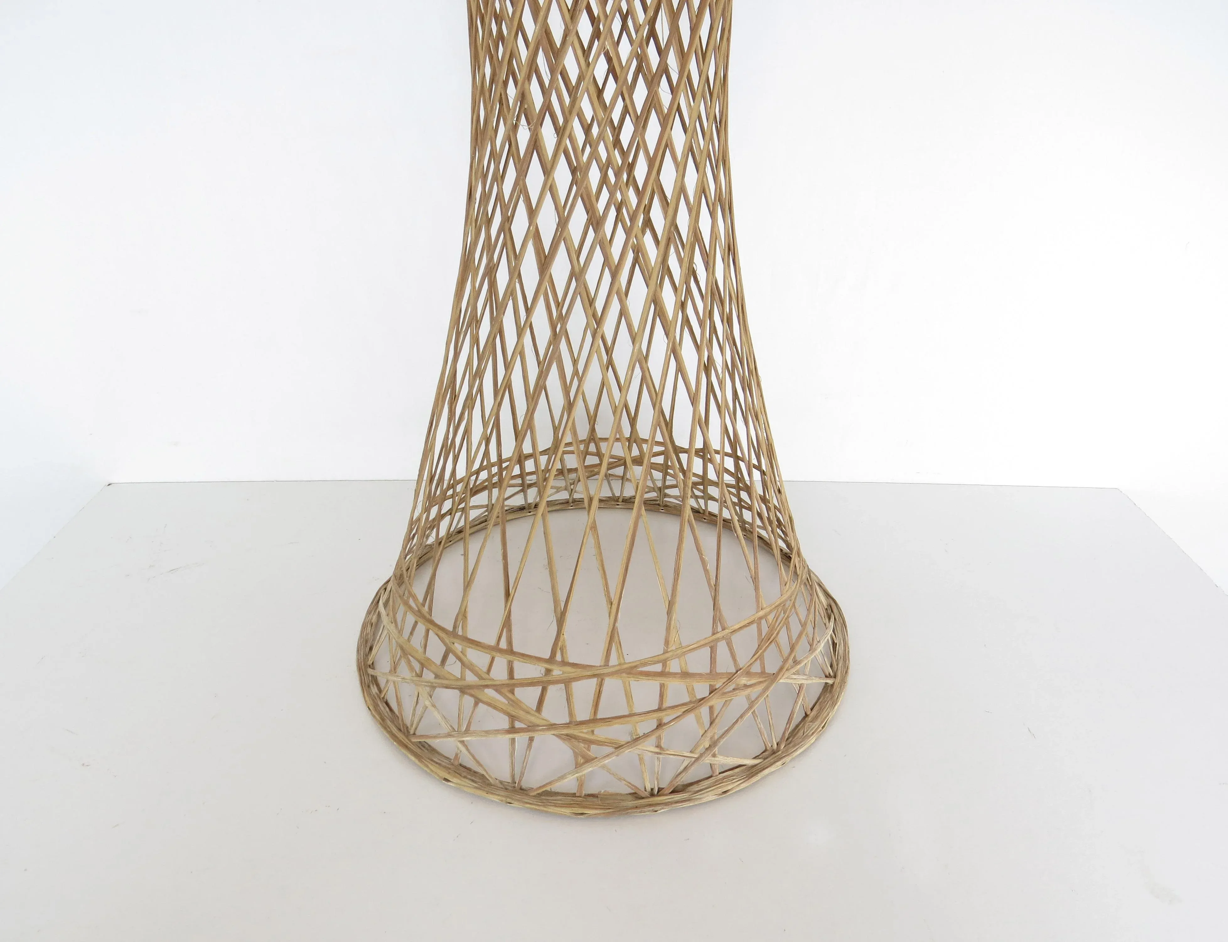 Russell Woodard Spun Fiberglass Pedestal Plant Stand - Thumbnail 5