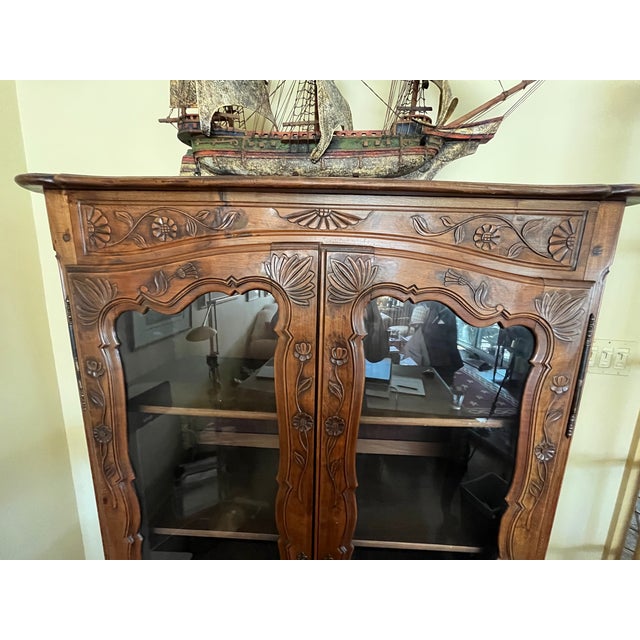 French Provincial Style Glass Front Cabinet For Sale In New York - Image 6 of 6