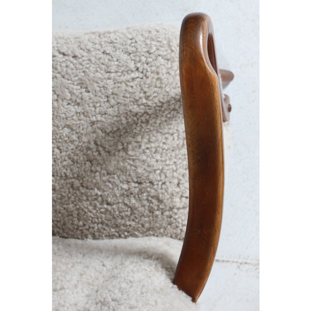 Danish Art Deco Lounge Chair in Beech and Sheepskin in the style of Viggo Boesen for Fritz Hansen, 1940s For Sale - Image 11 of 18