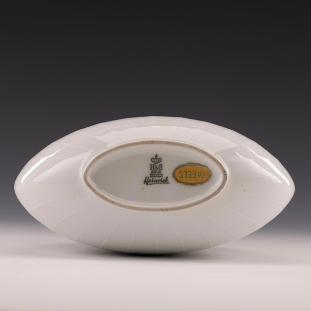 1960s Oval German White Porcelain Vase by H&C Selb Bavaria Heinrich, 1960s For Sale - Image 5 of 9