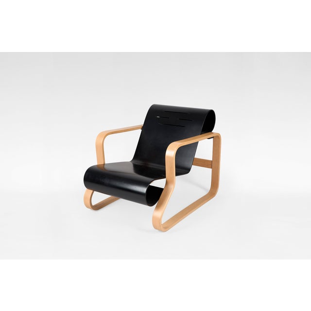 Vintage Paimio Chair (Model 41) designed by Alvar Aalto for Artek, Finland, in the 1930s. Crafted from bent birch plywood...