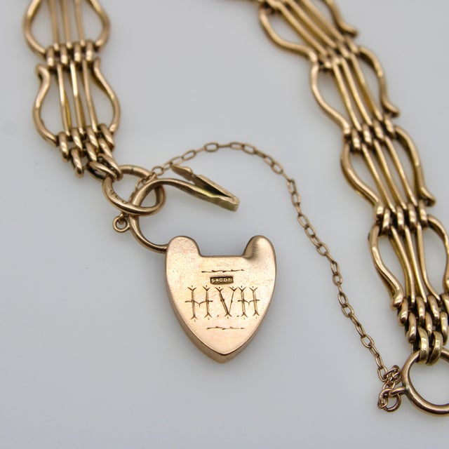 Late 19th Century Late 19th Century Victorian 9k Gold Gate Bracelet With Padlock Heart Clasp For Sale - Image 5 of 8