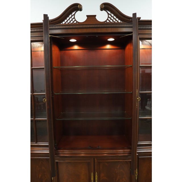 Vintage Hickory Chair Company Traditional Breakfront China Cabinet, Attributed For Sale - Image 13 of 18
