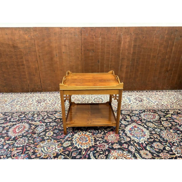 Italian Side Table in Burl, in Very Good conditions. Designed 1920 to 1949