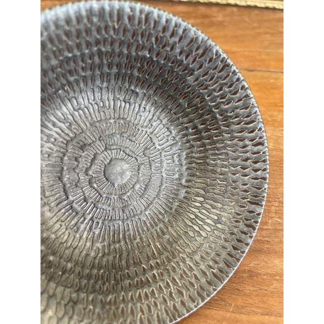 Black Textured Studio Pottery Bowl in Dark Iron-Glaze Finish With Radiating Pattern. For Sale - Image 8 of 9